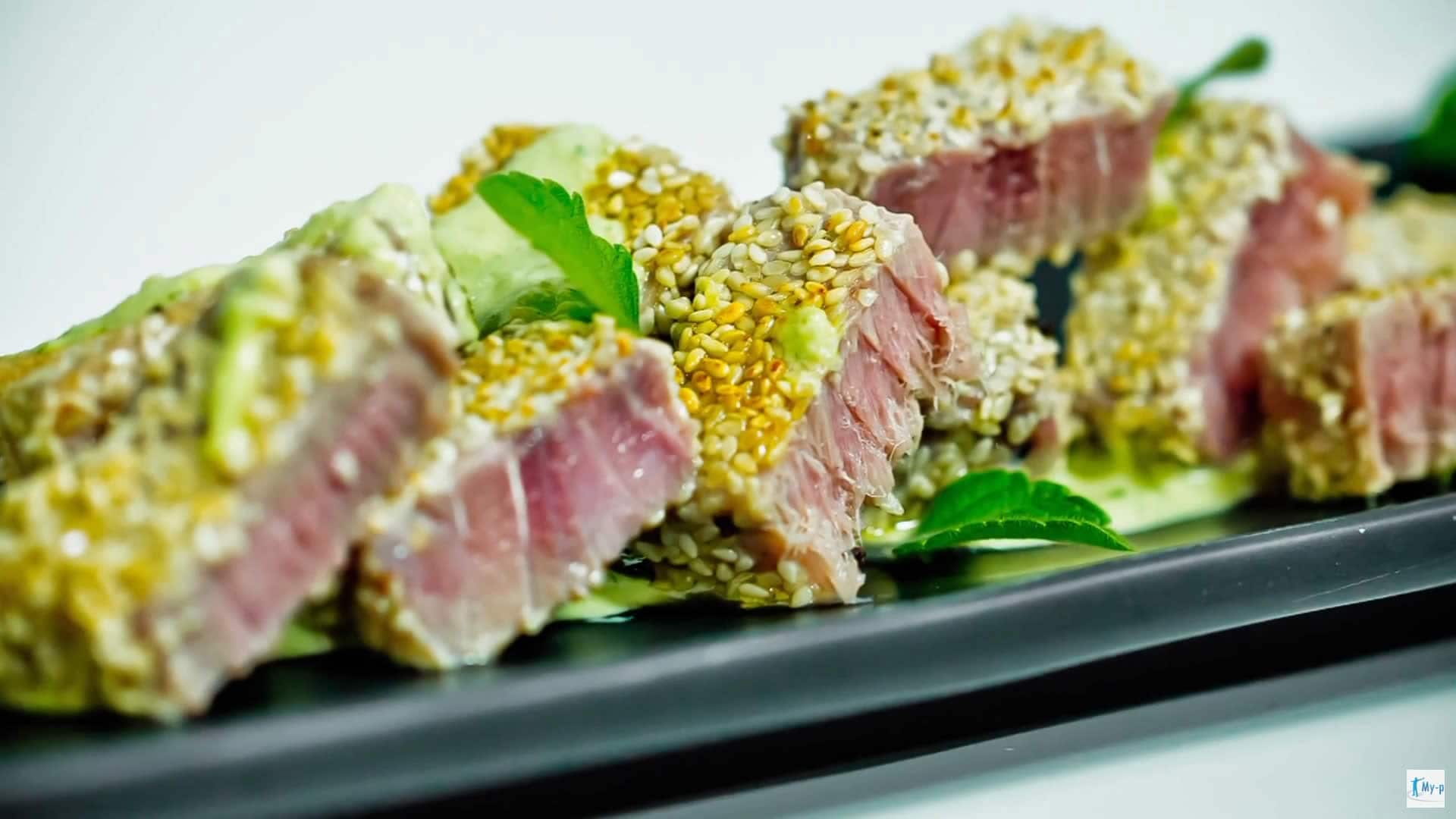 Filetto di tonno pinna gialla con aceto di ciliegia e crema di zucca